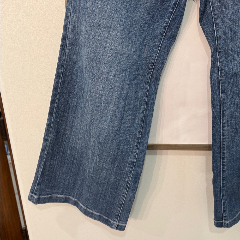 White House Black Market Extra High-Rise Curvey Wide Leg Everyday SOFT Jeans 👖 - Picture 5 of 9